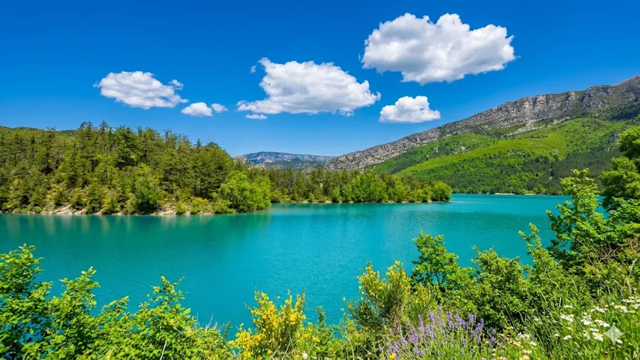 Lac de Castillon — baignade en famille et kayak, Alpes-de-Haute-Provence