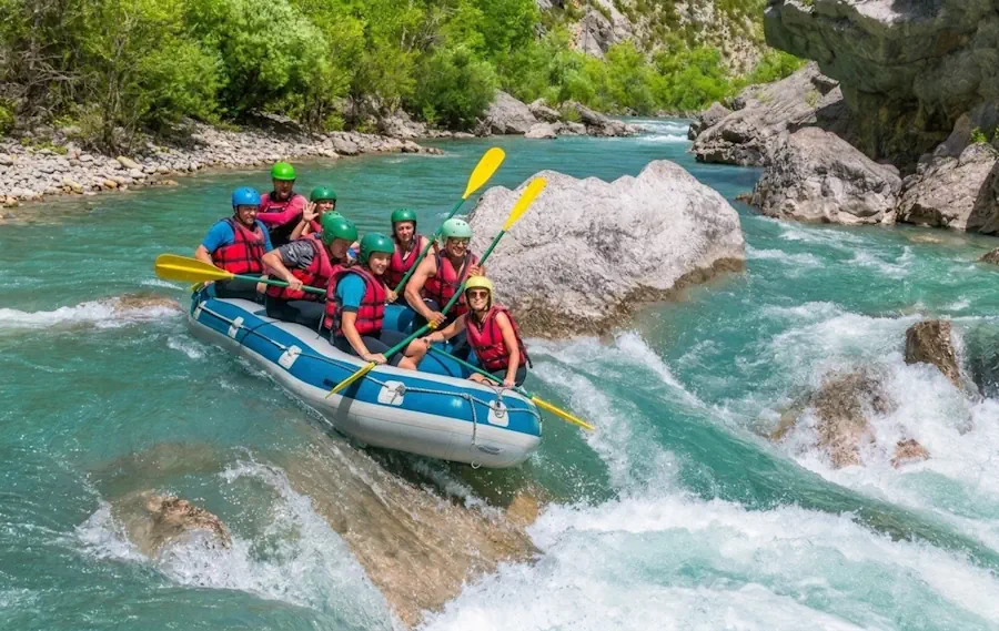 Rafting dans les Gorges du Verdon — descente en eaux vives près de Castellane